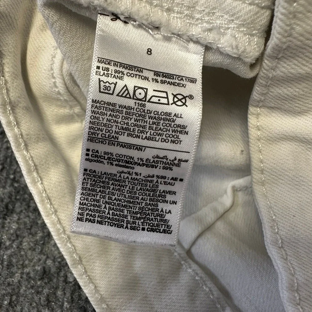 Old Navy Shorts Womens Size 8 White Button Fly Patch Pocket Denim Casual Stretch